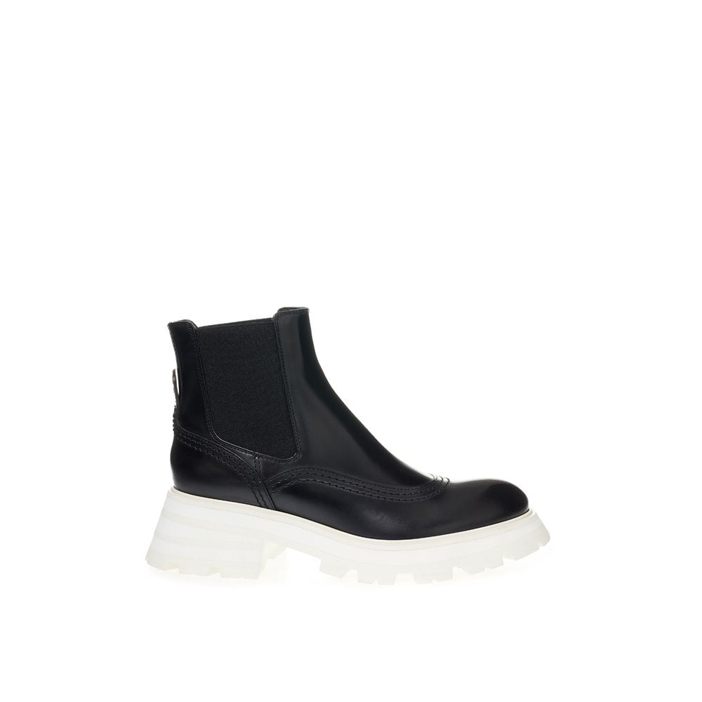 Alexander McQueen Elegant Leather Ankle Boots in Black | Fashionsarah.com