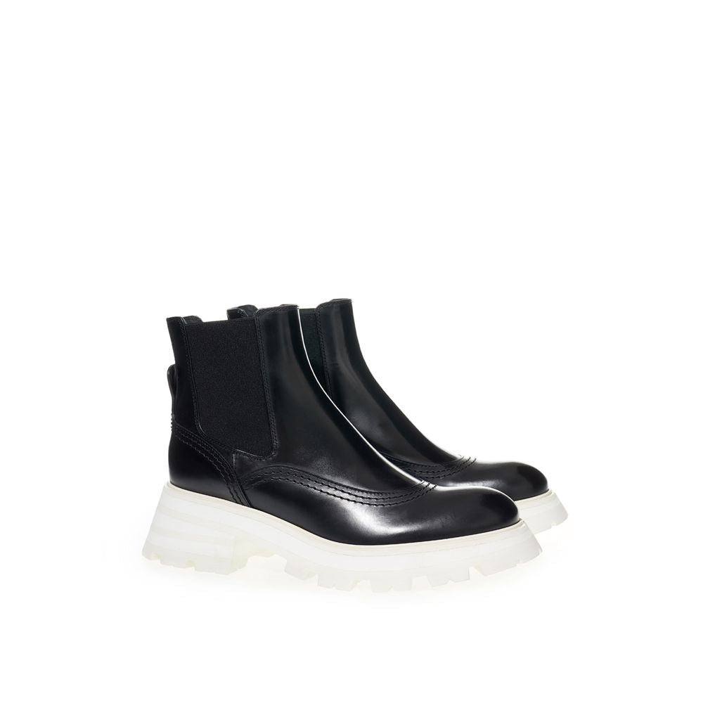 Alexander McQueen Elegant Leather Ankle Boots in Black | Fashionsarah.com