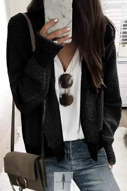 Fashionsarah Gray and White Duster Cardigan worn with casual outfit showing knit pocketed cardigan
