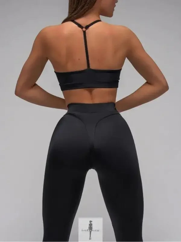 Black athletic bra and leggings set for women slim hip yoga and hip yoga leggings