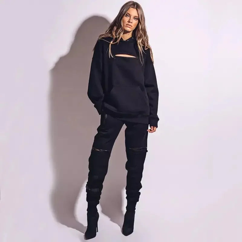 Black hoodie and casual fitness pants outfit suitable for casual fitness activities