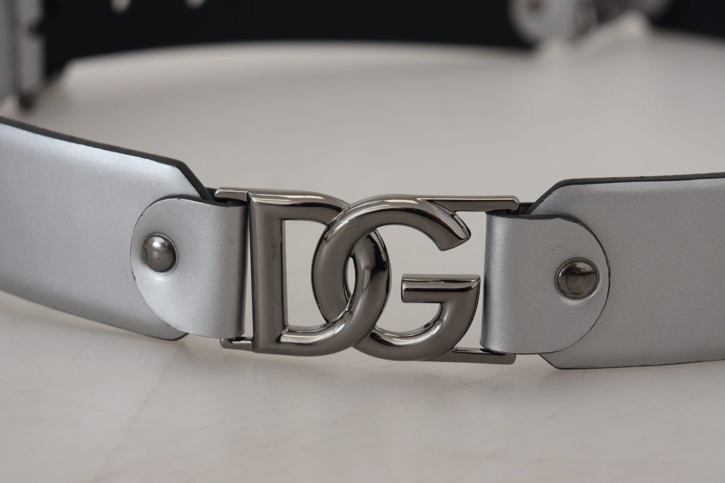 Dolce & Gabbana Chic Silver Leather Belt with Metal Buckle | Fashionsarah.com