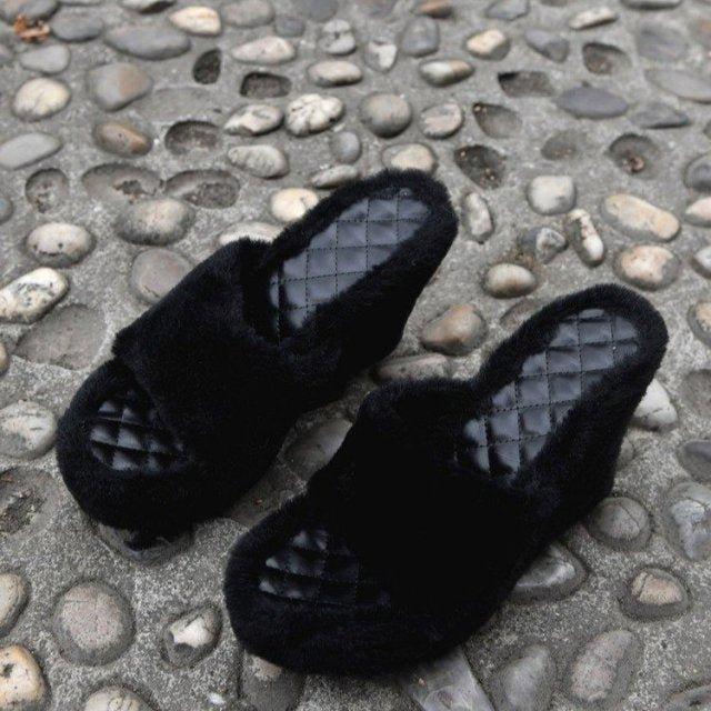 Fashionsarah.com Outdoor Furry Slippers