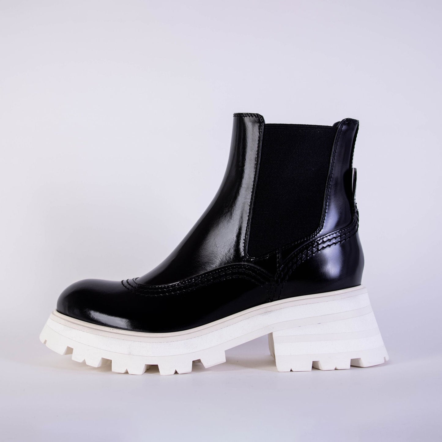 Fashionsarah.com Fashionsarah.com Alexander McQueen Black Leather White Sole Chelsea Boots